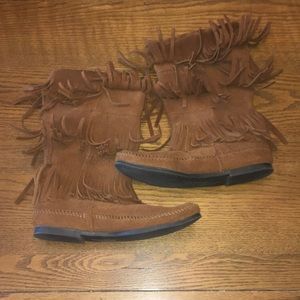 BRAND NEW Minnetonka boots!!!!